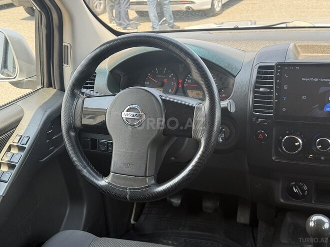 Nissan Navara-12