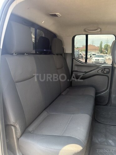 Nissan Navara-10