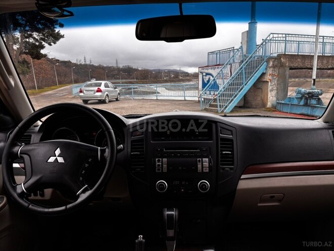 Mitsubishi Pajero-3