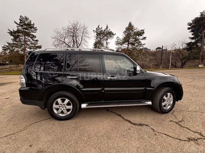 Mitsubishi Pajero-4