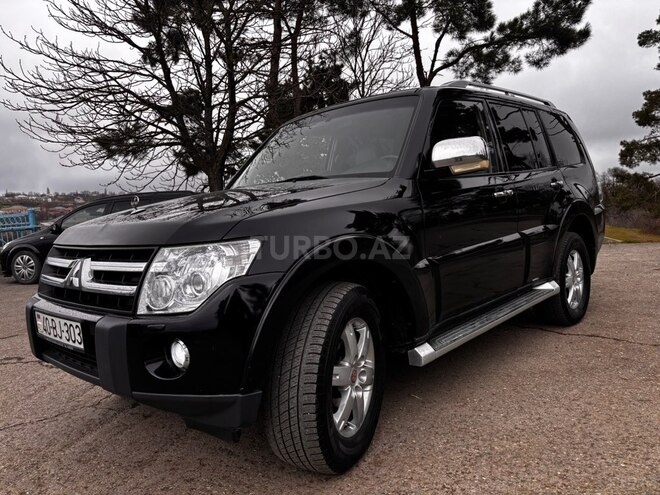 Mitsubishi Pajero-6
