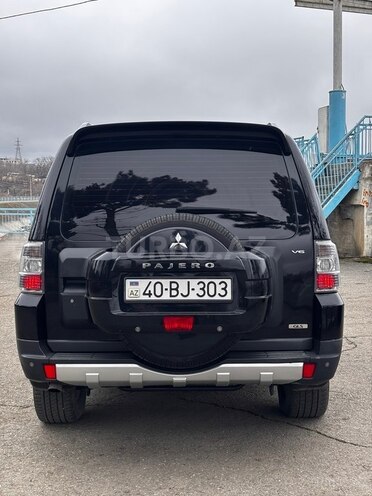 Mitsubishi Pajero-5