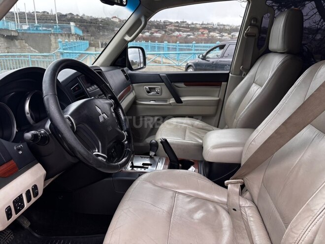 Mitsubishi Pajero-11