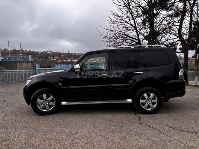 Mitsubishi Pajero-7