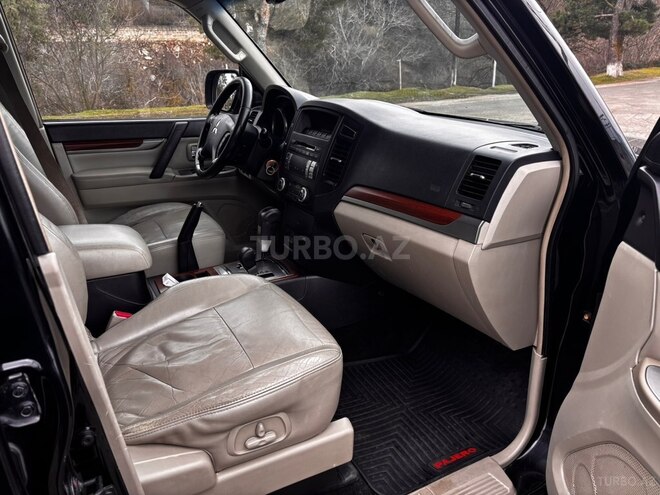 Mitsubishi Pajero-10