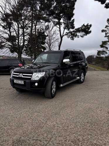 Mitsubishi Pajero-8