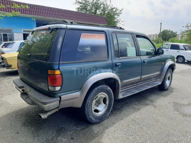 Ford Explorer-2