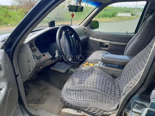 Ford Explorer-6
