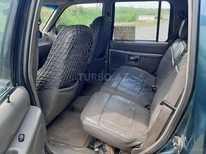 Ford Explorer-7