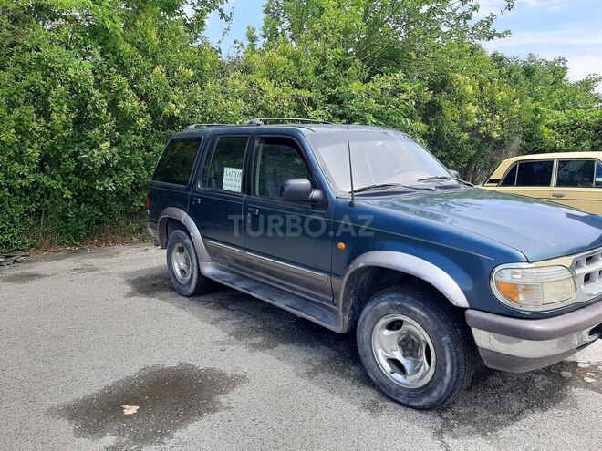 Ford Explorer-8