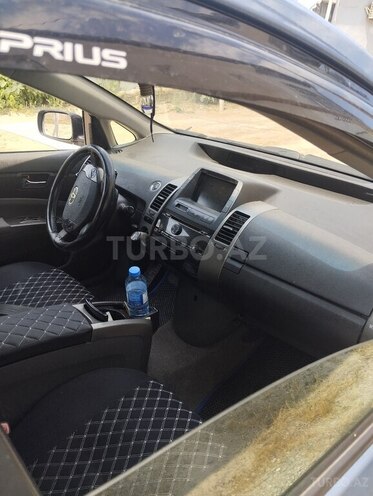 Toyota Prius-5