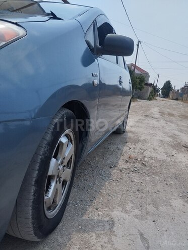 Toyota Prius-4
