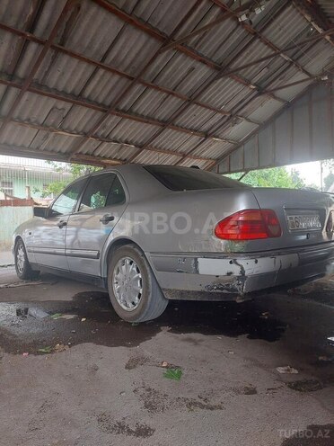 Mercedes E 280-5