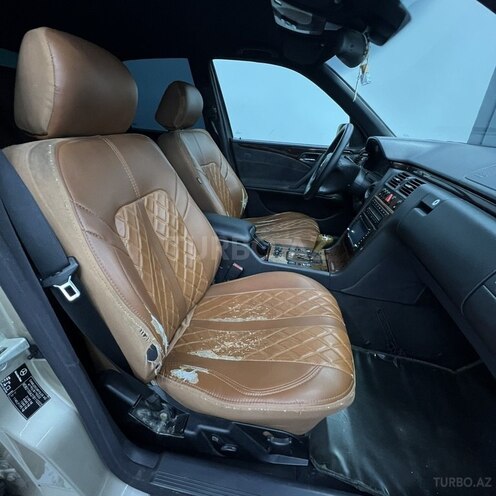 Mercedes E 280-8