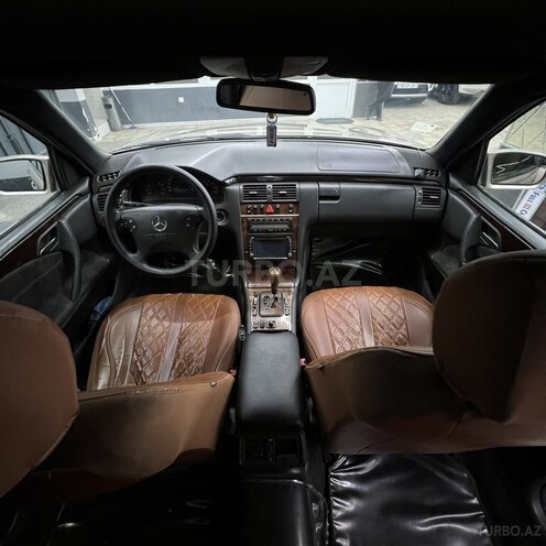 Mercedes E 280-10