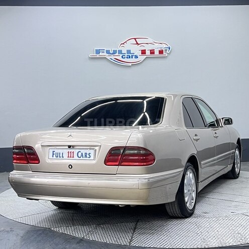 Mercedes E 280-7