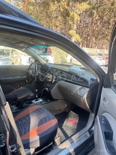 Mitsubishi Outlander-7