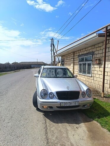 Mercedes E 220-1
