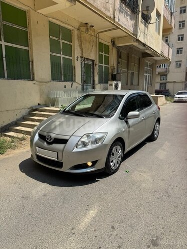 Toyota Auris-2