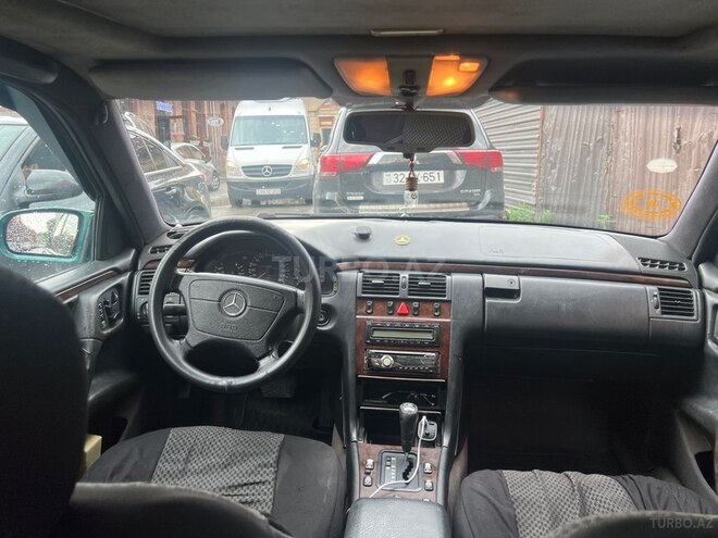 Mercedes E 320-6