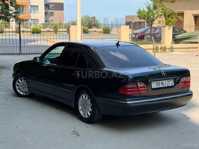 Mercedes E 200-13