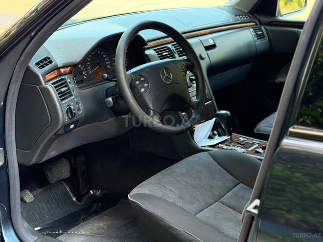 Mercedes E 200-17
