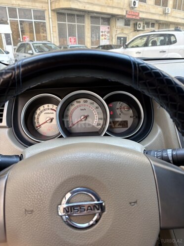 Nissan Tiida-5