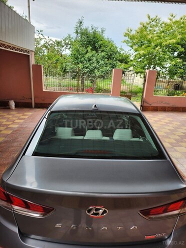 Hyundai Sonata-17
