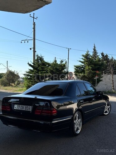 Mercedes E 240-3