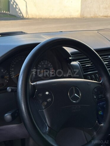 Mercedes E 240-5