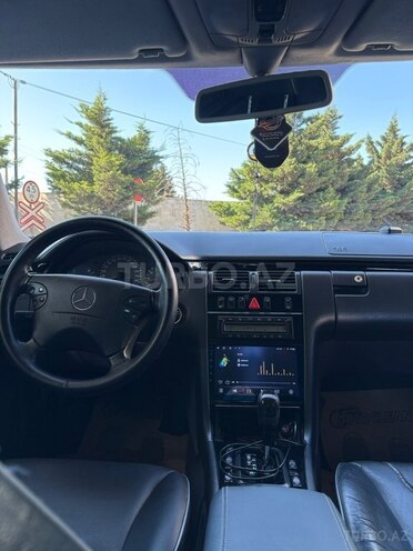 Mercedes E 240-8