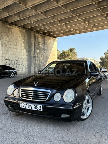 Mercedes E 240-1