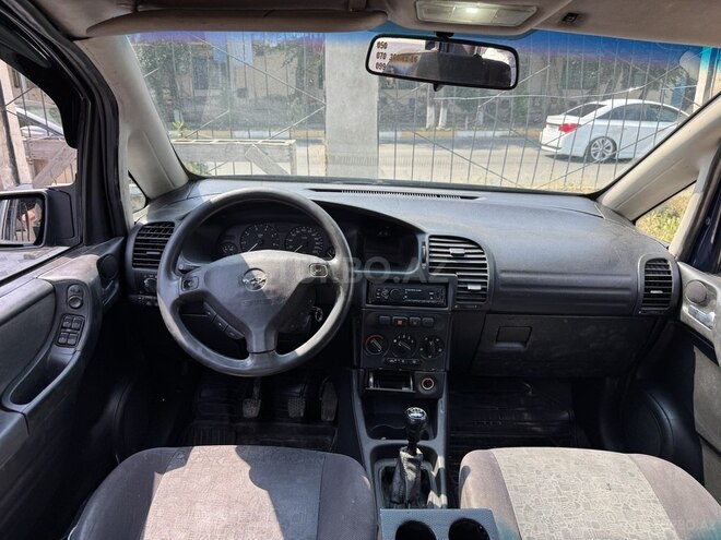 Opel Zafira-8