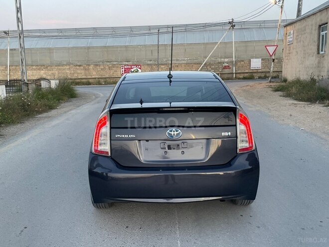 Toyota Prius-4