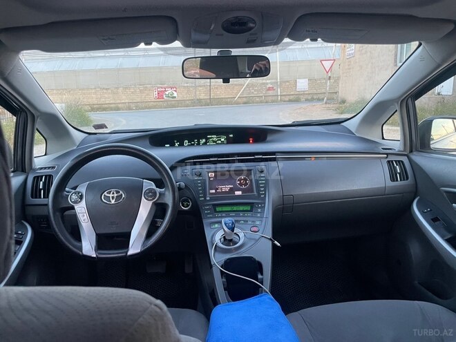 Toyota Prius-3
