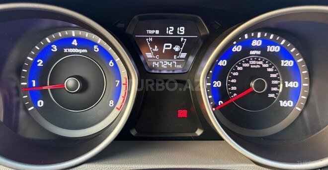 Hyundai Elantra-11