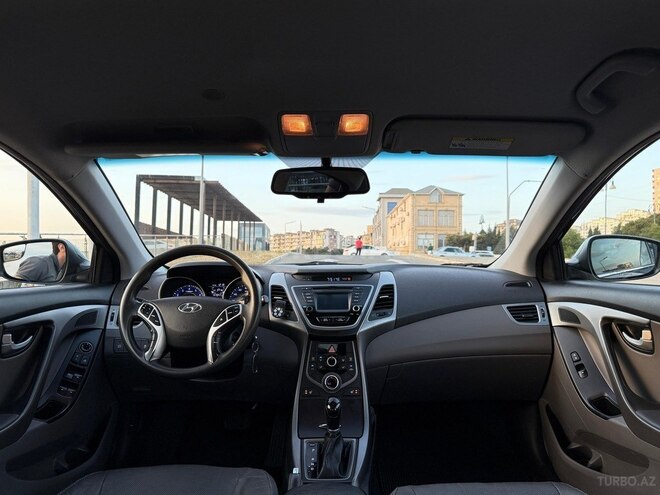 Hyundai Elantra-3