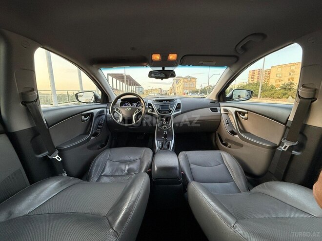 Hyundai Elantra-8