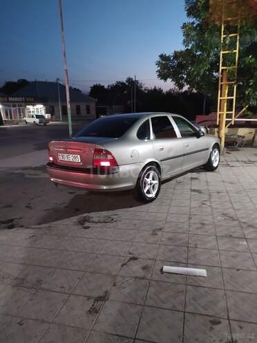 Opel Vectra-14