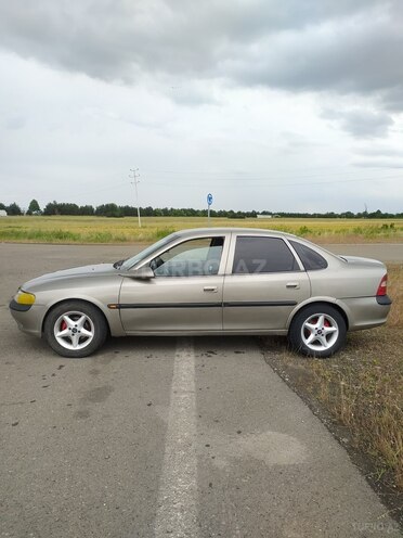 Opel Vectra-11