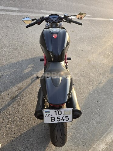 Ducati Monster 796-4