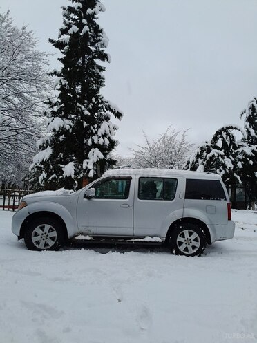 Nissan Pathfinder-2