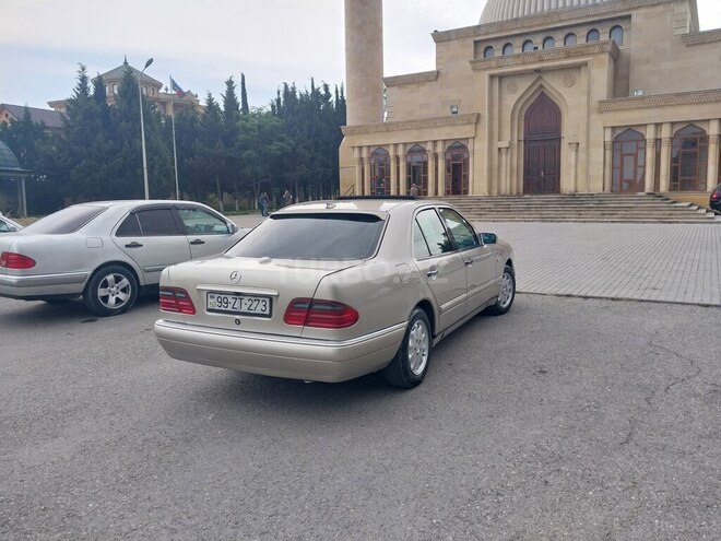 Mercedes E 230-2