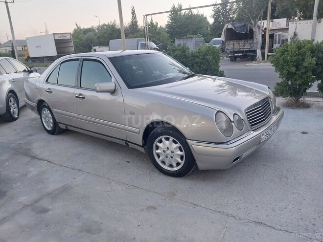 Mercedes E 230-4