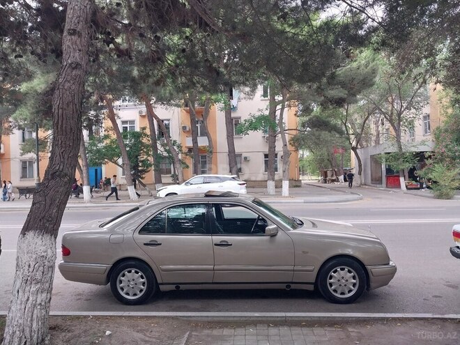 Mercedes E 230-6