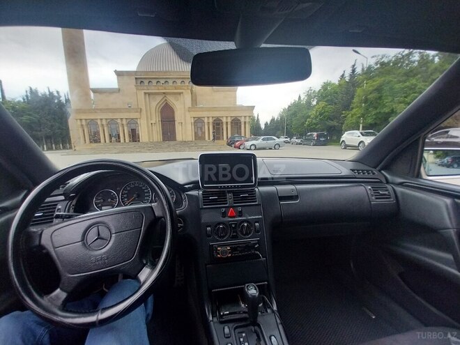 Mercedes E 230-9