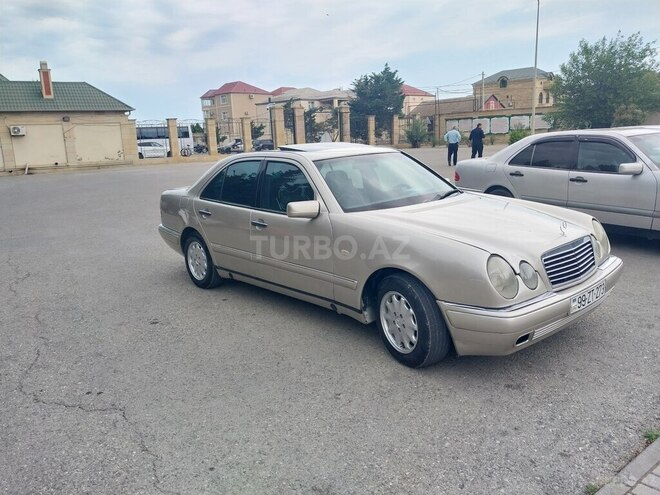 Mercedes E 230-1