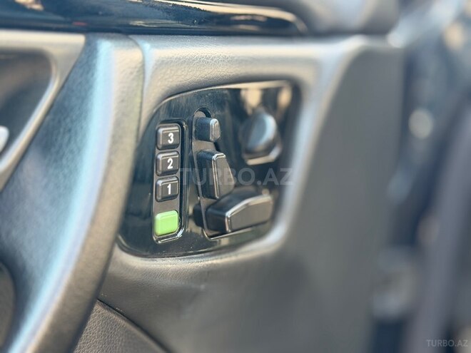 Mercedes E 320-10