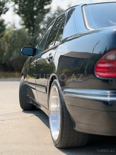 Mercedes E 320-8