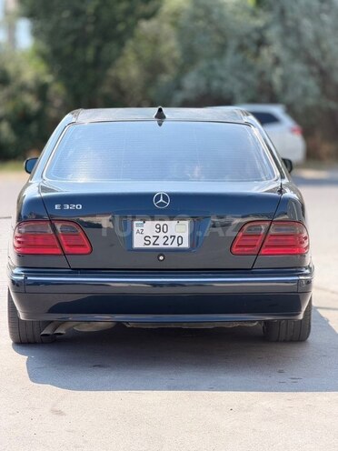 Mercedes E 320-2